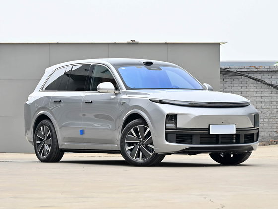 Lixiang L8 — перёд три четверти справа